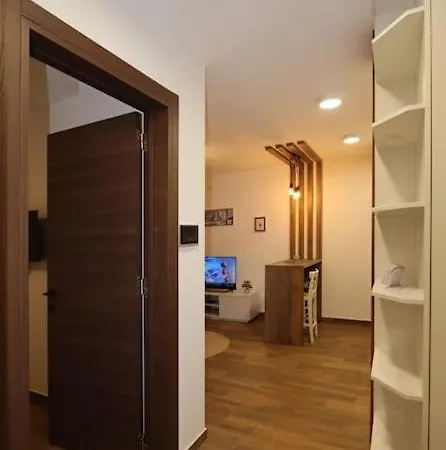 Lux Rose Avenue كراغوييفاك