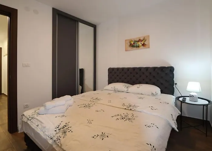 아파트 Lux Rose Avenue 크라구예바츠