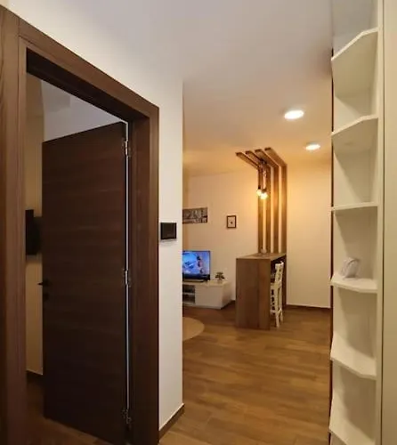 Lux Rose Avenue 크라구예바츠