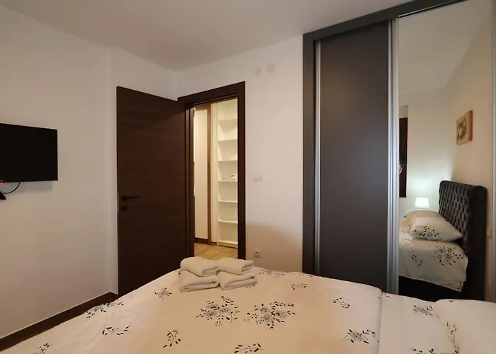 Lux Rose Avenue 아파트 *