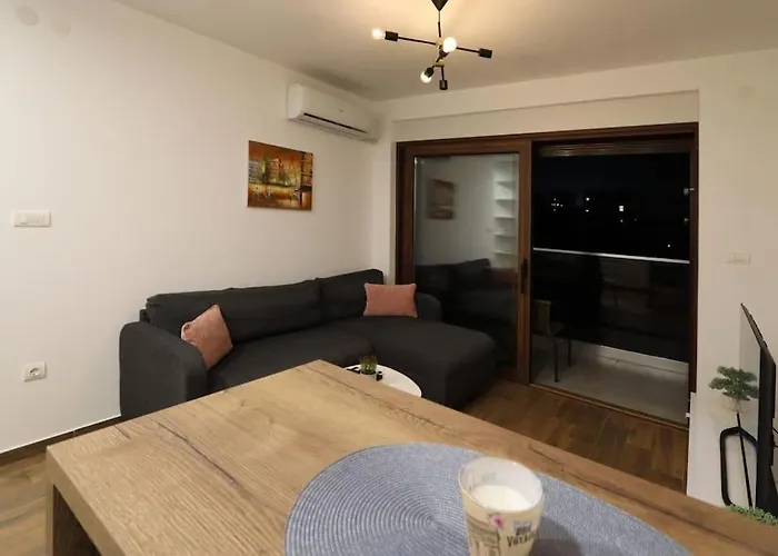 Lux Rose Avenue 아파트