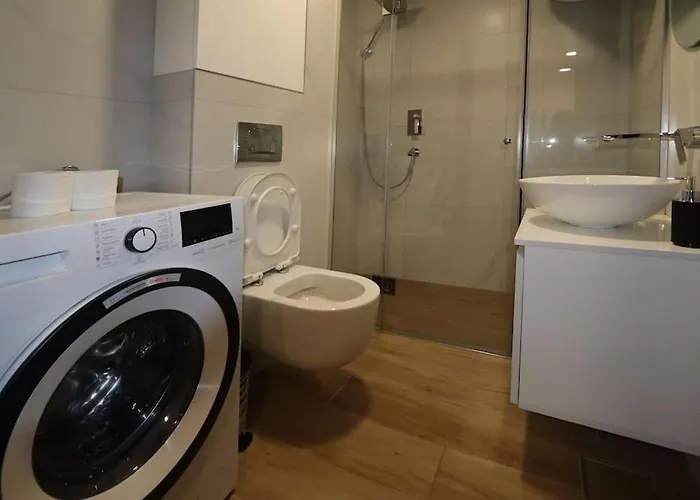 Lux Rose Avenue 크라구예바츠