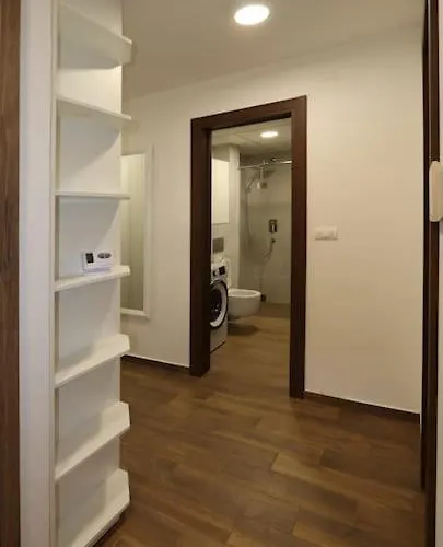 Lux Rose Avenue * 크라구예바츠